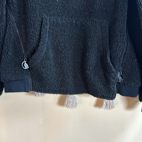 Fisll 76ers fuzzy pullover - Picture 7 of 10